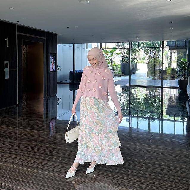 inspirasi OOTD ala Ravira Naila (instagram.com/ravalsaa)