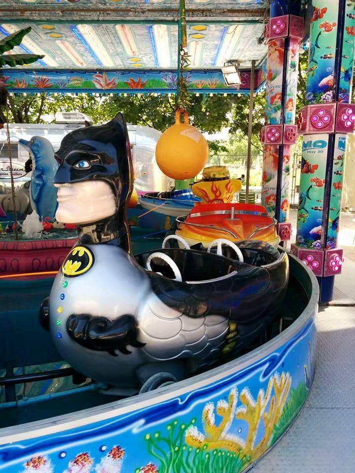 potret benda desain Batman paling nyeleneh (reddit.com/user/cbdhalkyard)