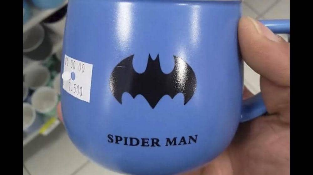 potret benda desain Batman paling nyeleneh (reddit.com/user/Person080)