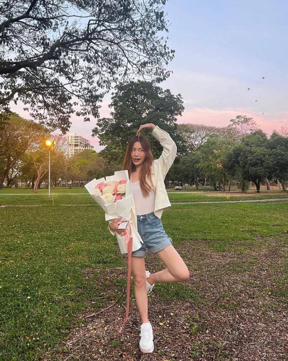 outfit Frung Narikun (instagram.com/frungnarikunn)