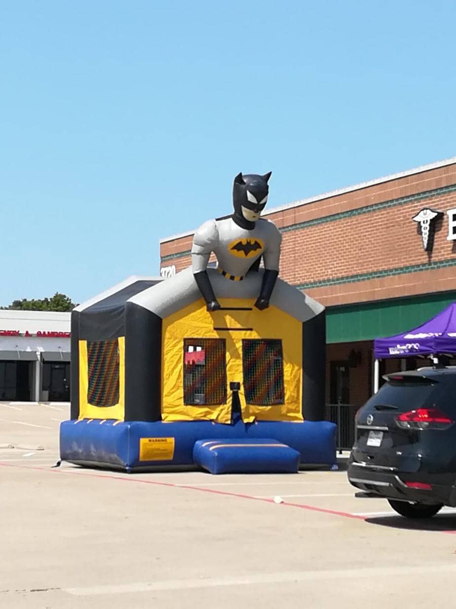 potret benda desain Batman paling nyeleneh (reddit.com/user/ShadowMaster759)