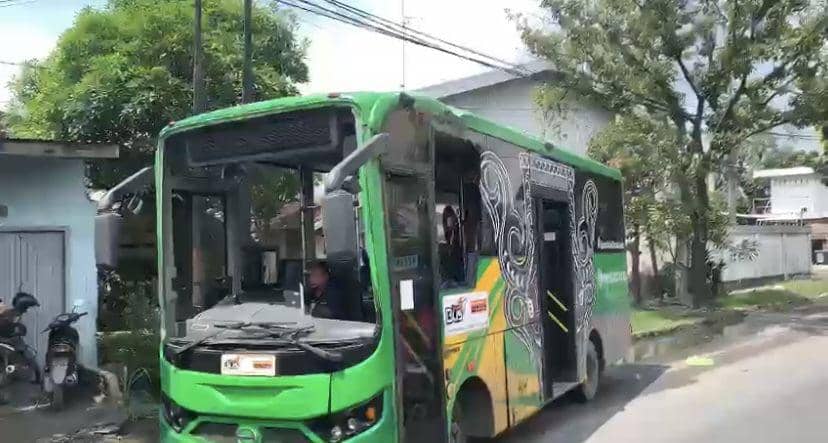 Bus Trans Metro Deli terbalik (Dok. Istimewa)