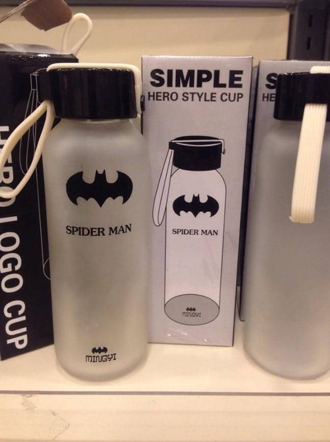 potret benda desain Batman paling nyeleneh (reddit.com/r/CrappyDesign)