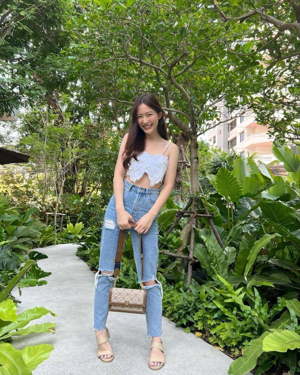 outfit Frung Narikun (instagram.com/frungnarikunn)