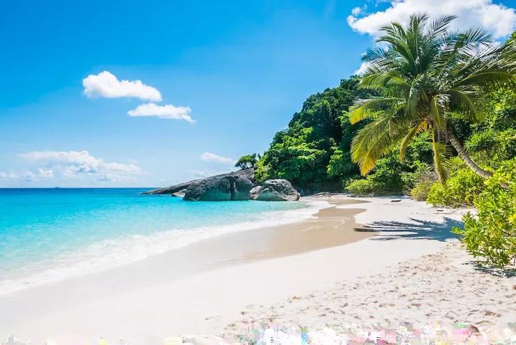 7 Pantai Menakjubkan di Kalimantan yang Memesona bak Surga Tersembunyi