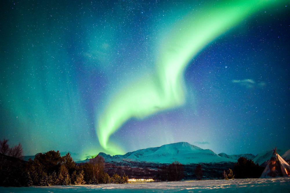 Rahasia di Balik Aurora, Cahaya Ajaib di Langit Malam