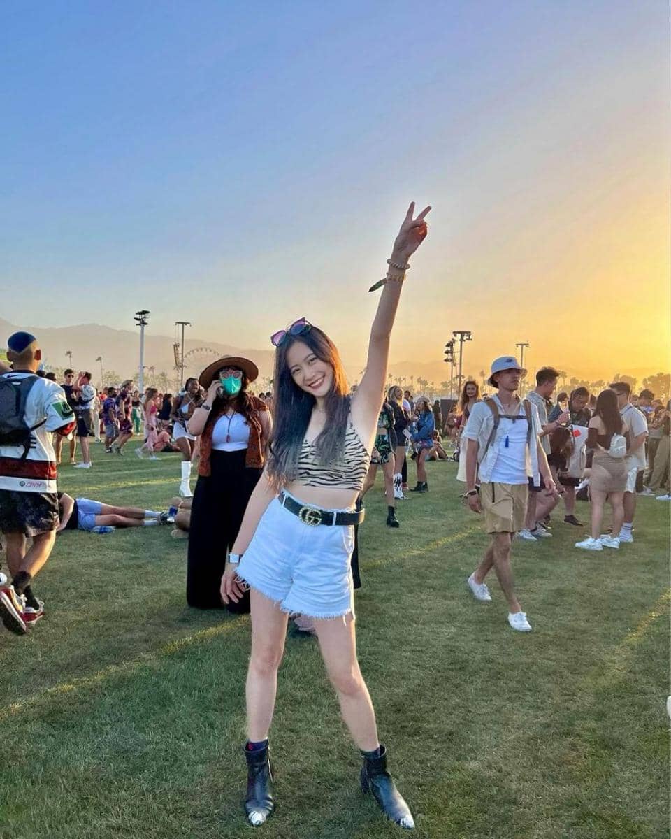 outfit Frung Narikun (instagram.com/frungnarikunn)