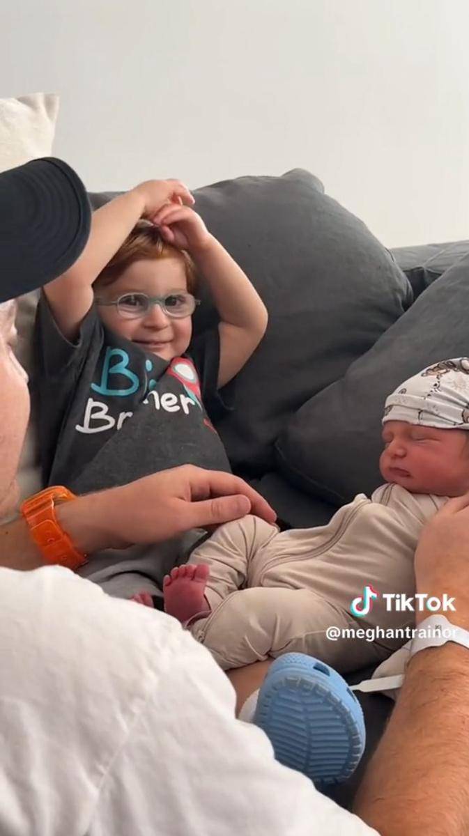 momen anak pertama Meghan Trainor bertemu dengan adik bayinya (tiktok.com/@meghantrainor)