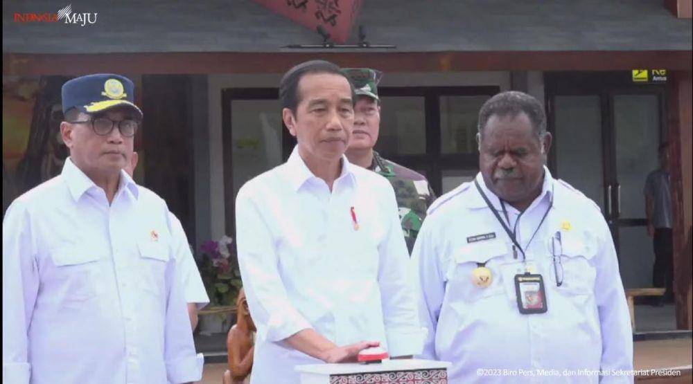 Presiden Jokowi resmikan Bandara Ewer di Kabupaten Asmat, Kamis (6/7/2023) (Youtube.com/Sekretariat Presiden)