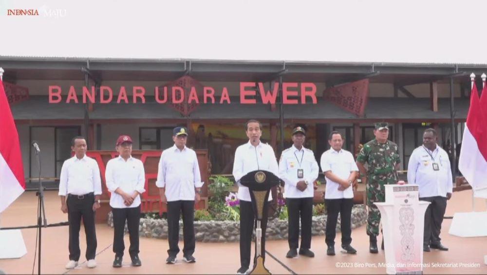 Jokowi Resmikan Bandara Ewer di Kabupaten Asmat Papua