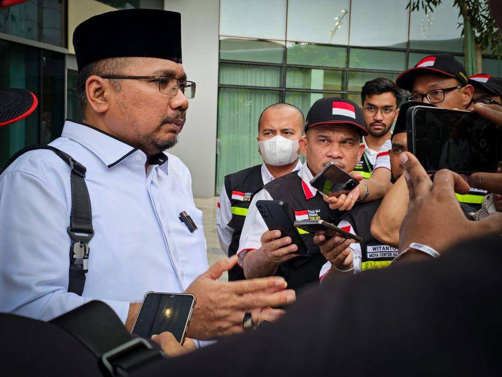 Menteri Agama Yaqut Cholil Qaumas di Bandara Jeddah (MCH Kemenag)