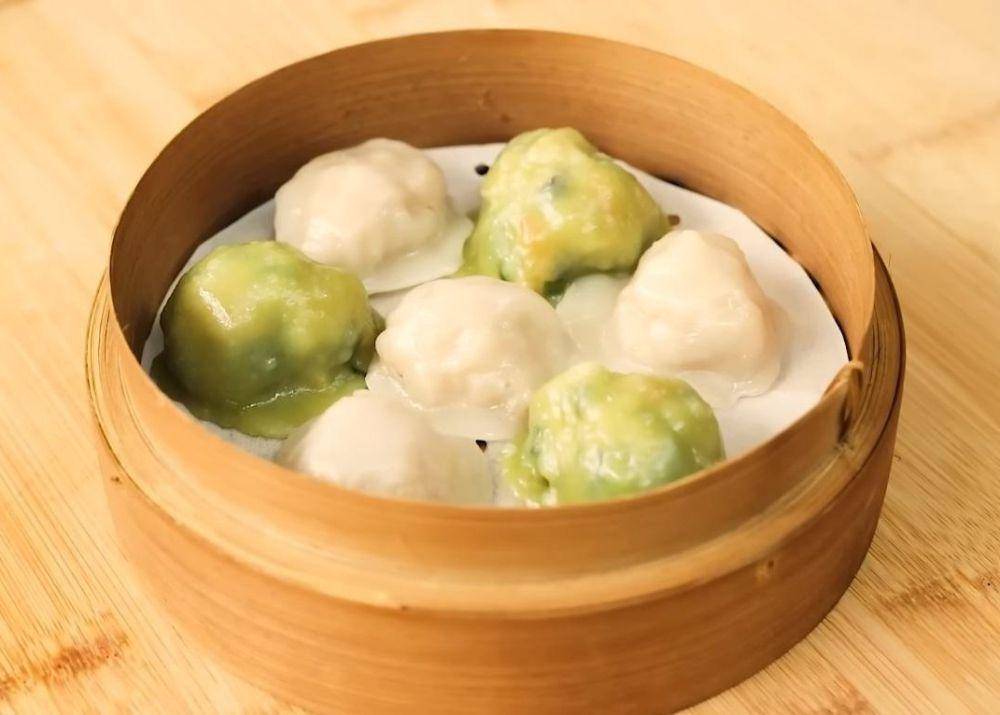 Dimsum ayam udang tepung beras. (dok. YouTube.com/Devina Hermawan)