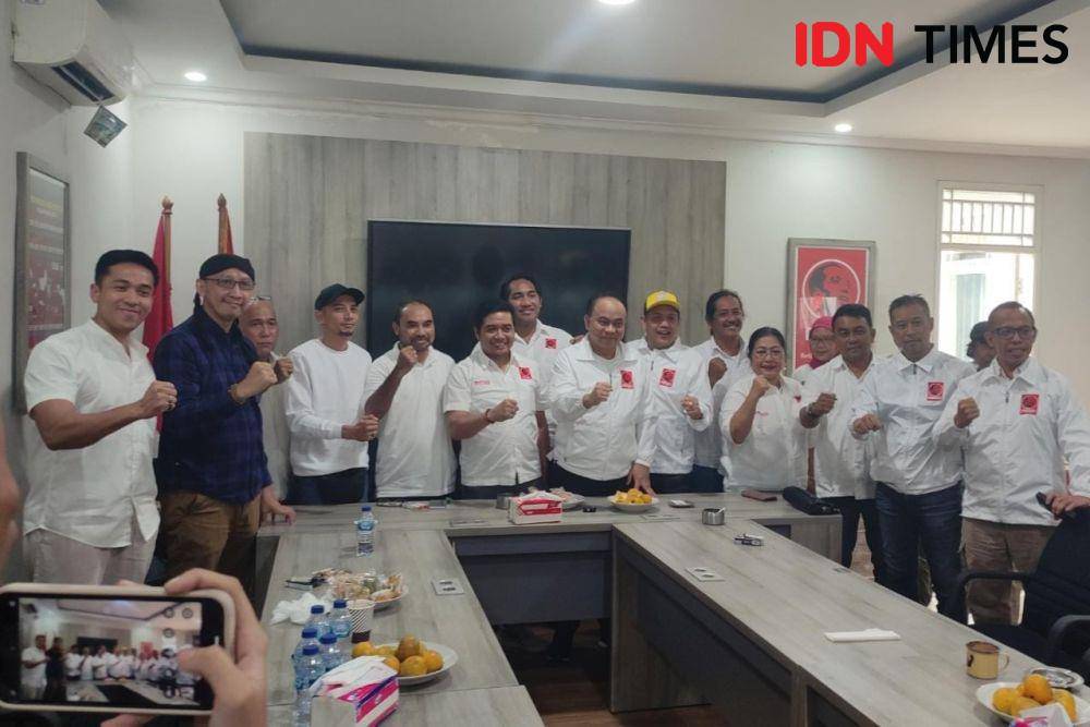 Tim Pemenangan Prabowo yang dipimpin oleh Fauzi Baadila silaturahmi politik dengan Relawan Jokowi, Projo di Kantor DPP Projo, Jakarta Selatan (IDN Times/Yosafat Diva Bayu Wisesa)