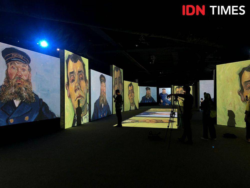 Grand opening Van Gogh Alive Indonesia di Mal Taman Anggrek, Jakarta pada Kamis (6/7/2023). (IDN Times/Nisa Zarawaki)