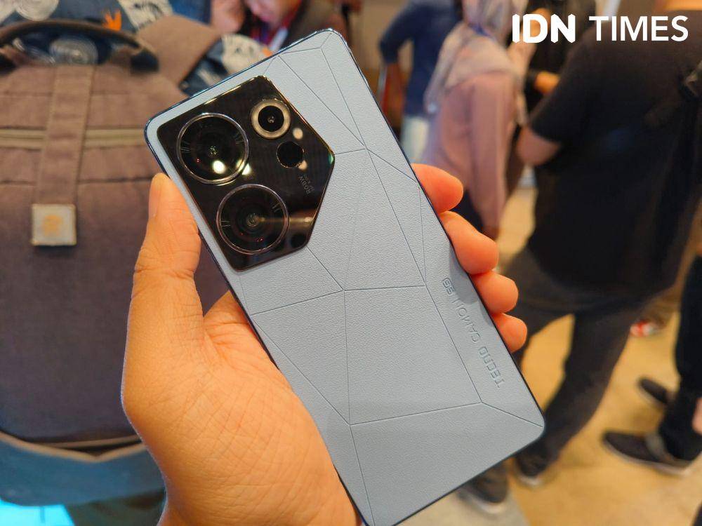 desain cantik Tecno CAMON 20 Premier (IDN Times/Fatkhur Rozi)