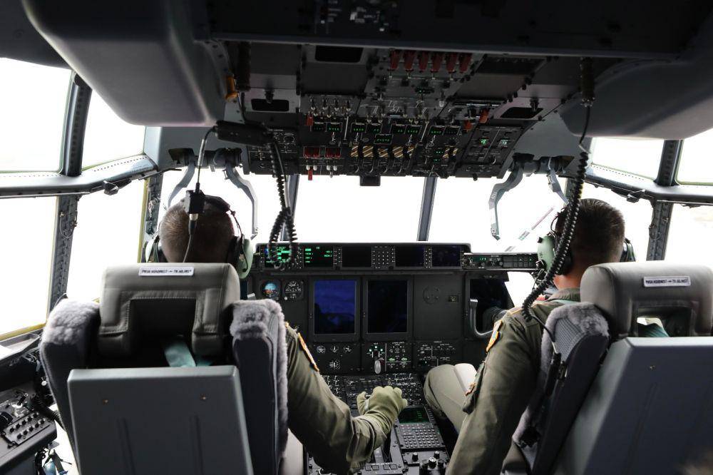 Interior dan kokpit Pesawat Super Hercules C-130J. (Dokumentasi Media Menhan)