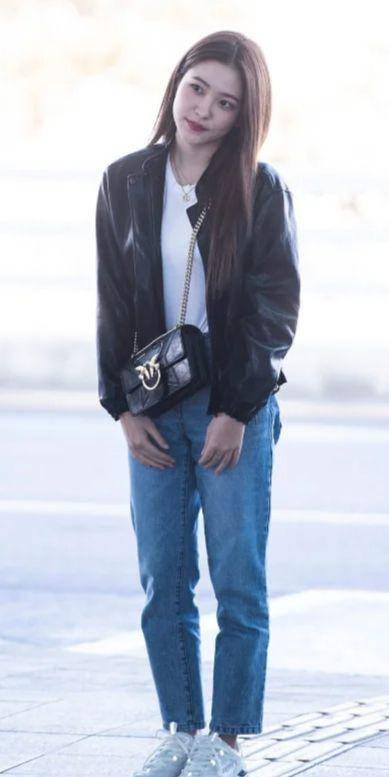 ide outfit buat hangout ala Yeri Red Velvet (instagram.com/inki.style)