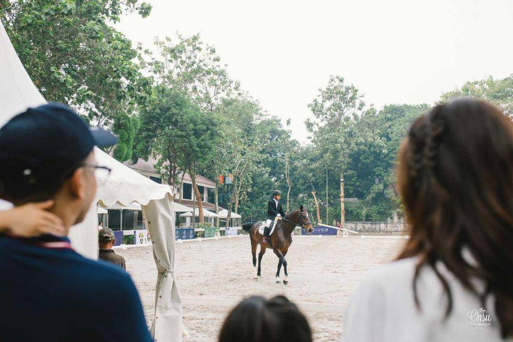 potret Ruben Onsu dan Sarwendah temani Betrand Peto lomba berkuda (instagram.com/sarwendah29)