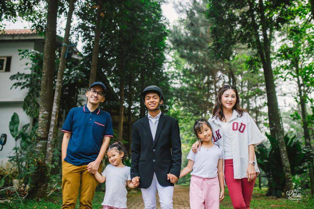 potret Ruben Onsu dan Sarwendah temani Betrand Peto lomba berkuda (instagram.com/ruben_onsu)