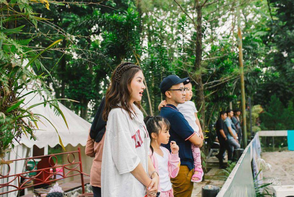 potret Ruben Onsu dan Sarwendah temani Betrand Peto lomba berkuda (instagram.com/sarwendah29)