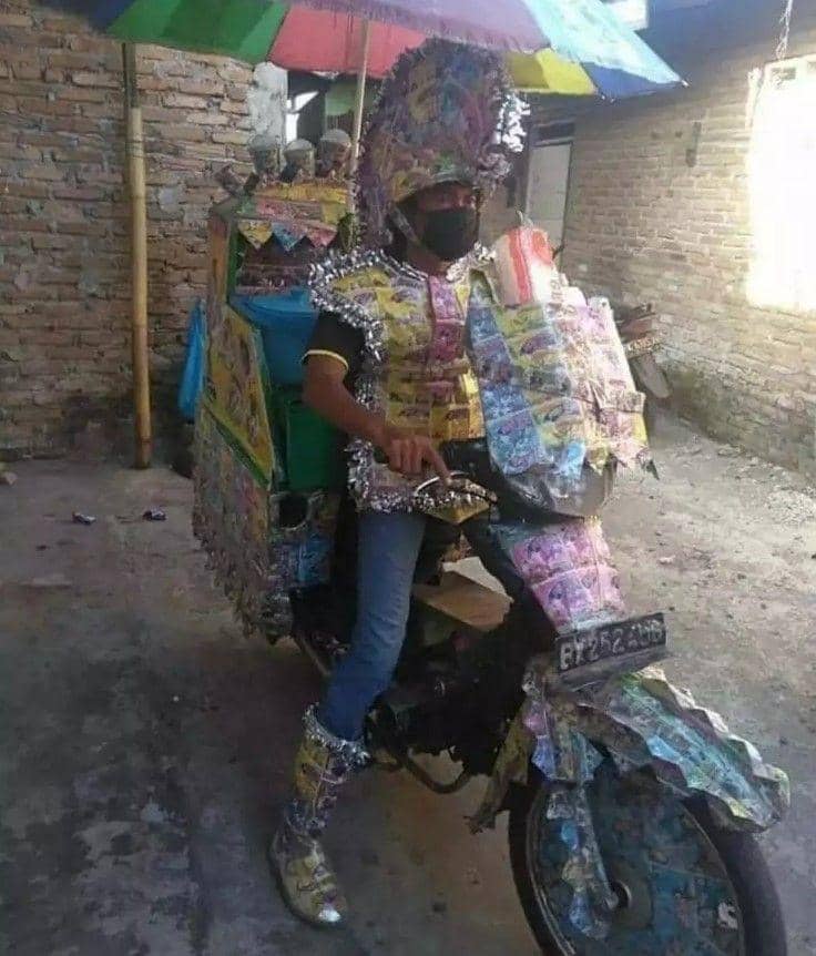 orang kerja gak biasa (instagram.com/_shitpost.exe)