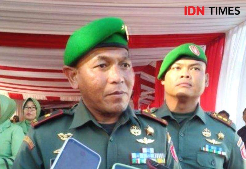 Danrem 091/Asn Brigjen TNI Yudhi Prasetiyo didampingi Dandim 0913/PPU, Letkol Inf Arfan Affandi (IDN Times/Ervan)