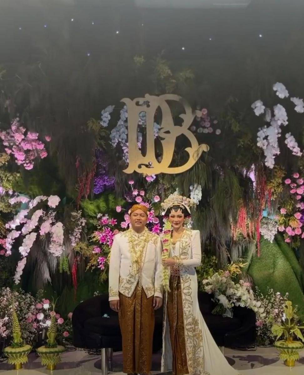 Busana dan makeup Bella Bonita (instagram.com/kambing_guling_ajiib)