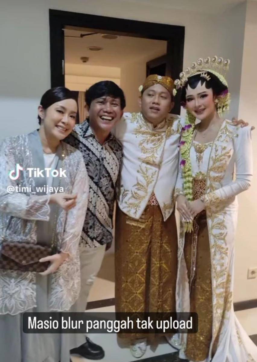 Busana dan makeup Bella Bonita (instagram.com/dc_okt)