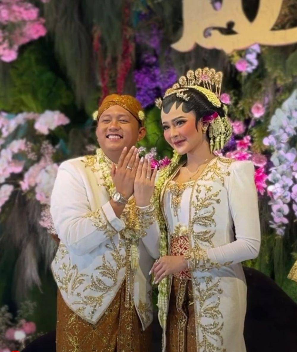 Busana dan makeup Bella Bonita (instagram.com/kambing_guling_ajiib)