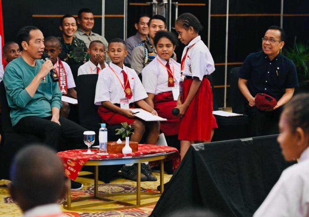 Presiden Jokowi bertemu dengan sejumlah siswa di Papua (dok. Sekretariat Presiden)
