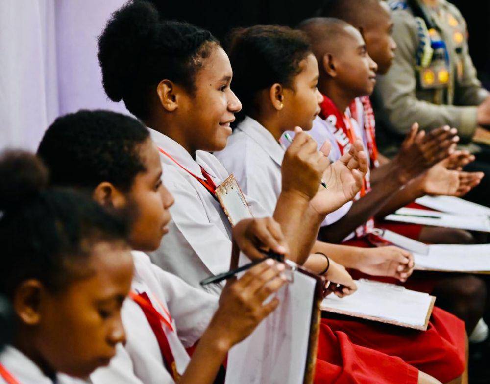 Presiden Jokowi bertemu dengan sejumlah siswa di Papua (dok. Sekretariat Presiden)