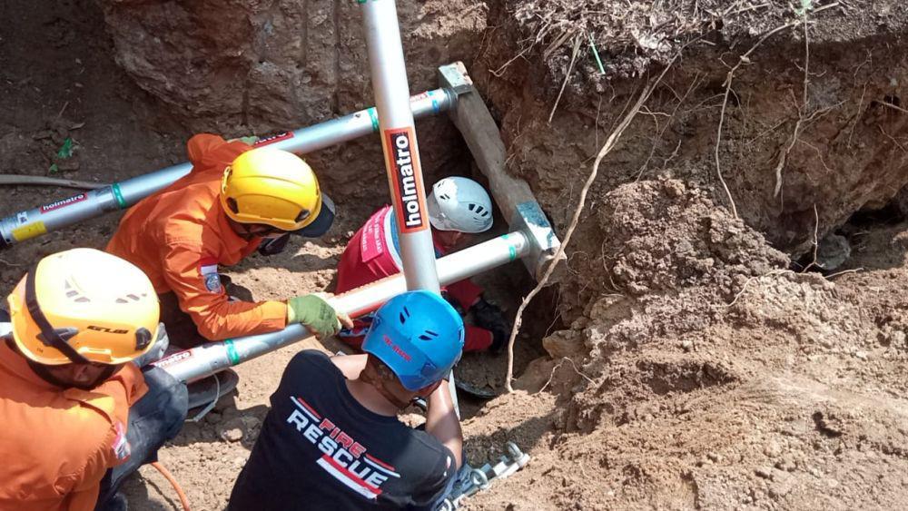 Lagi Gali Pondasi Ruko, Pak Subur Tertimpa Batu Seberat 500 Kilo di Ngaliyan