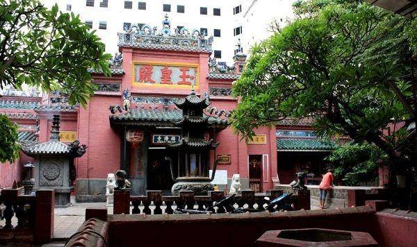 Jade Emperor Pagoda (bestpricetravel.com)