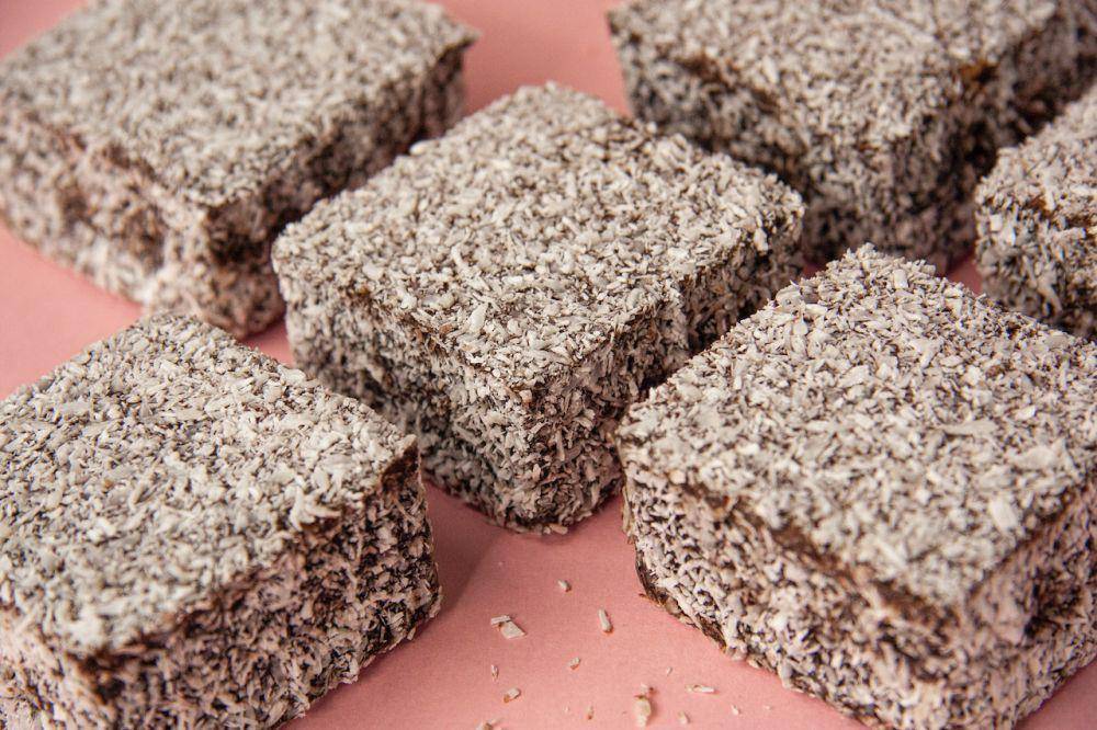 lamington (pexels.com/@laarkstudio)
