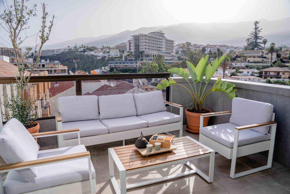 Ilustrasi balkon rumah (pexels.com/Oleksandr Canary Islands)