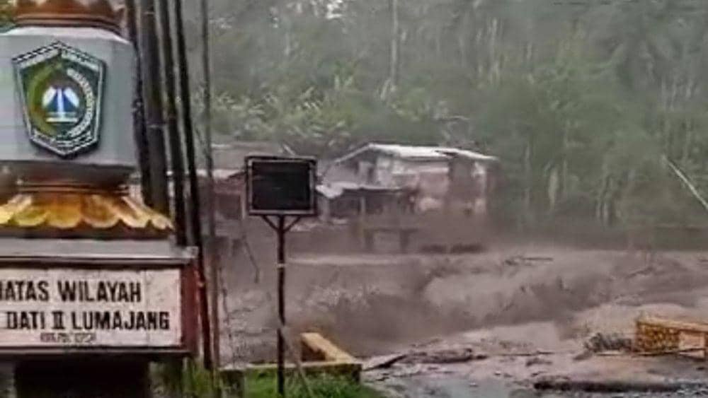 Jembatan Pengganti yang Hancur Akibat Lahar Semeru Kelar Agustus