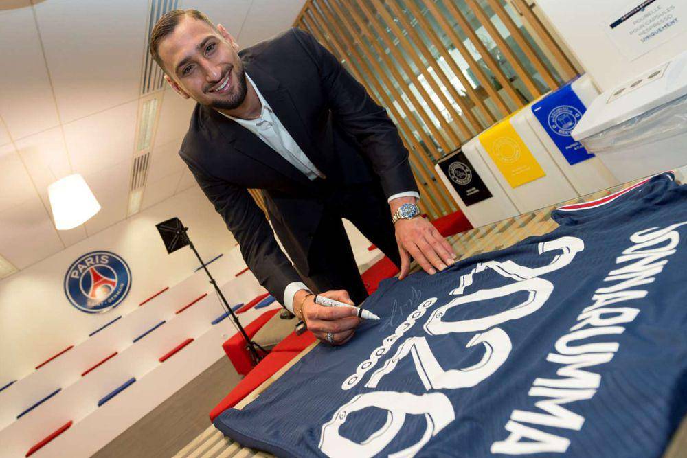 Gianlugi Donnarumma bergabung dengan PSG secara gratis pada Juli 2021. (en.psg.fr)