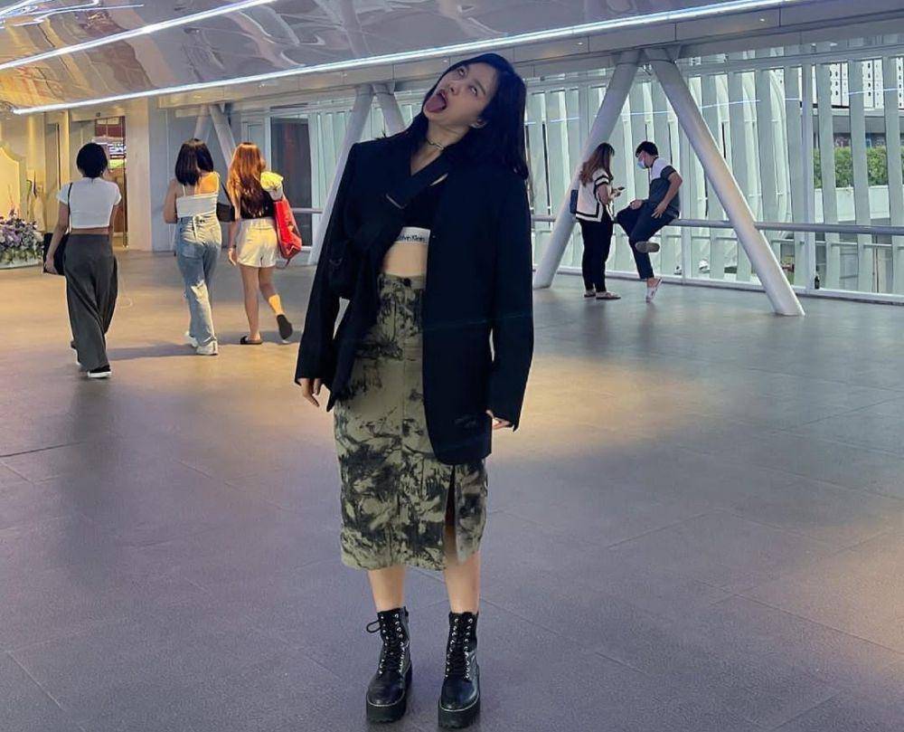 inspirasi outfit bernuansa gothic ala Milk Pansa (instagram.com/panly.v)