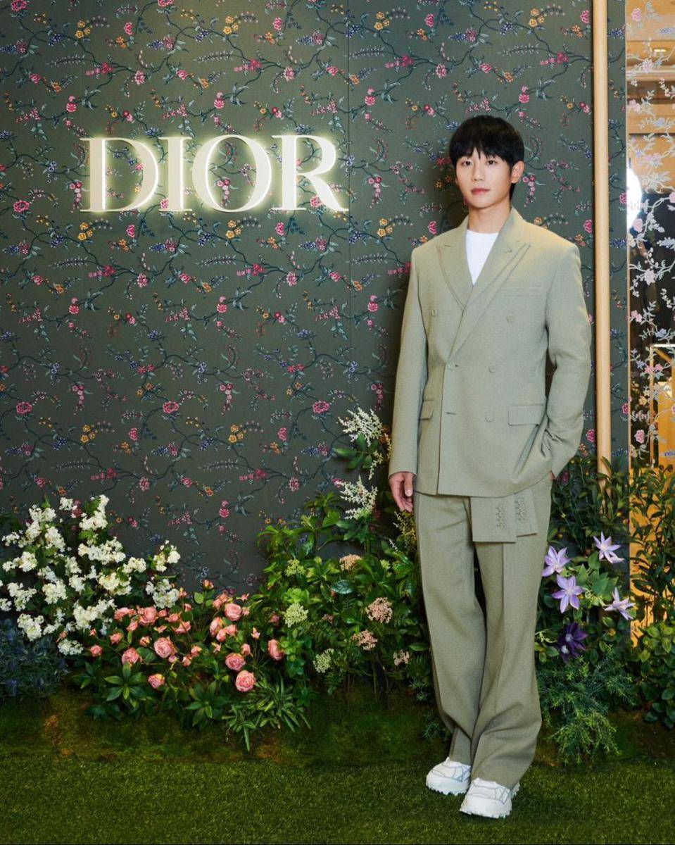 Jung Hae In (instagram.com/holyhaein)