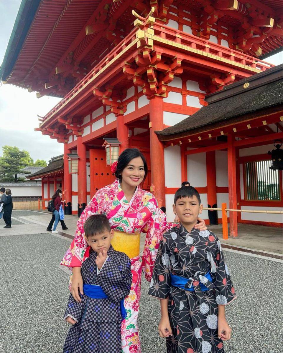 potret Titi Kamal dan buah hati (instagram.com/titi_kamall)