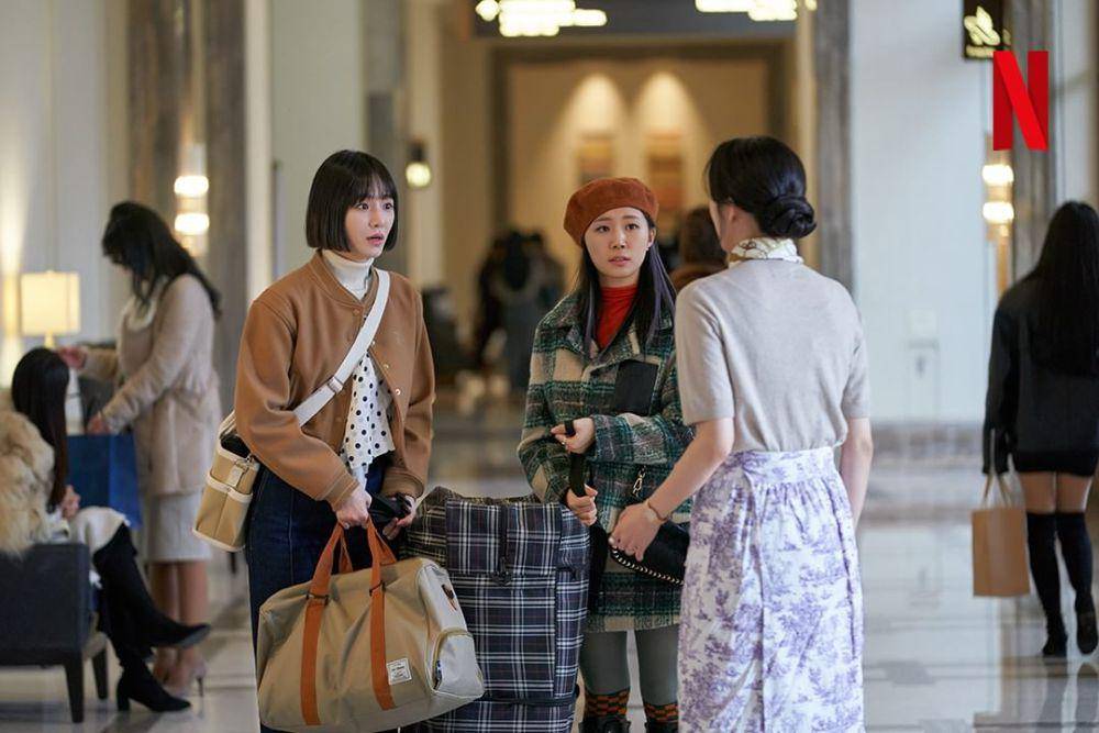Park Gyu Young dan Park Ye Ni di Celebrity (instagram.com/netflixkr)