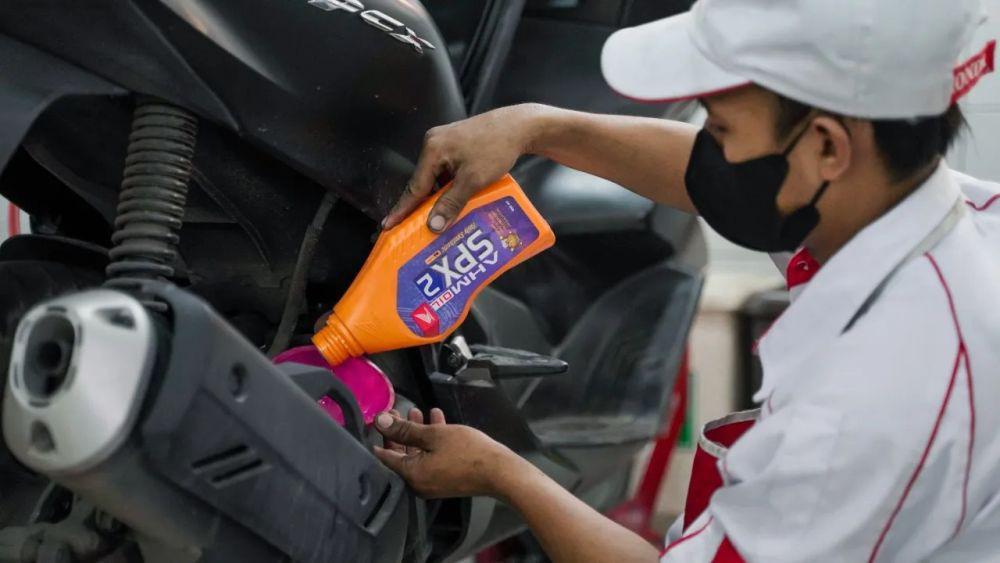 Begini Cara Mengetahui Oli Motor yang Kamu Beli Asli atau Palsu