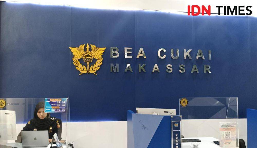 Suasana di loket kantor Bea Cukai Makassar, di kawasan Pelabuhan Soekarno Hatta Makassar. (Dahrul Amri/IDN Times Sulsel)
