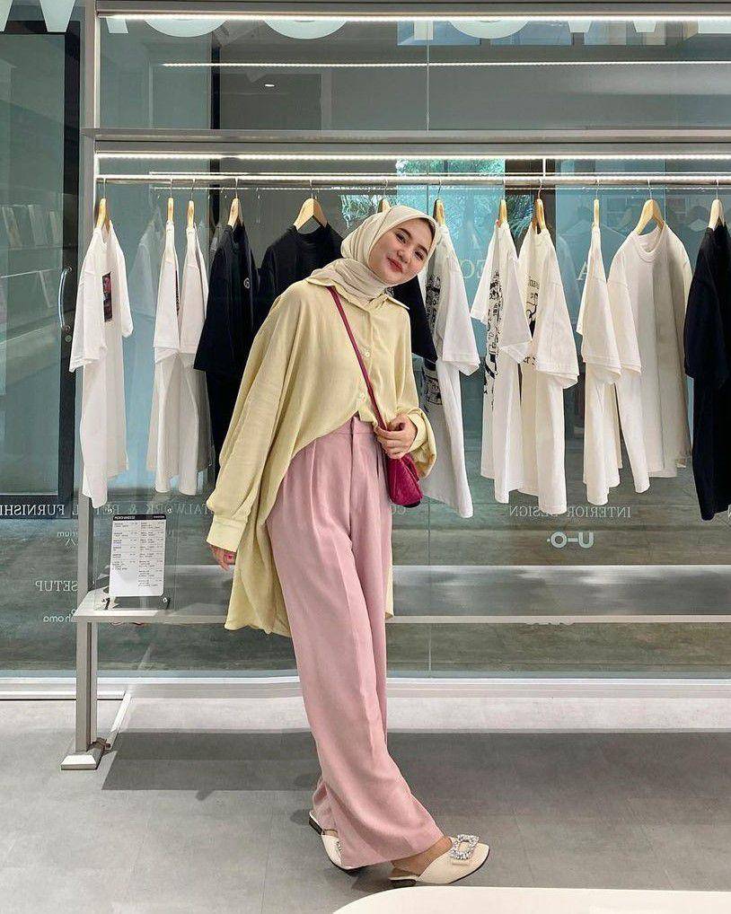 padu padan atasan kuning ala Intan Ghazella (instagram.com/intanghazll_)