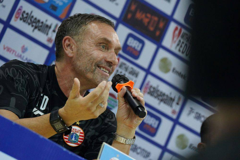 Pelatih Persija Jakarta, Thomas Doll, saat konferensi pers jelang duel kontra Persikabo 1973 (Dokumentasi Persija Jakarta)