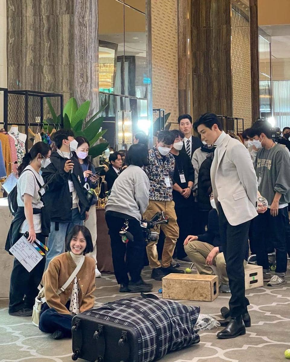 di balik layar drama Korea 'Celebrity' (instagram.com/leechungah)