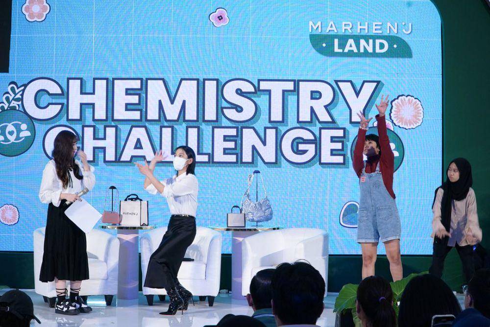 potret Seol In Ah saat bermain game chemistry challenge (instagram.com/senayancity)
