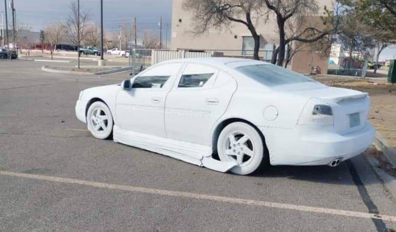 potret stiker mobil aneh (reddit.com/user/Possible_Ad_420)