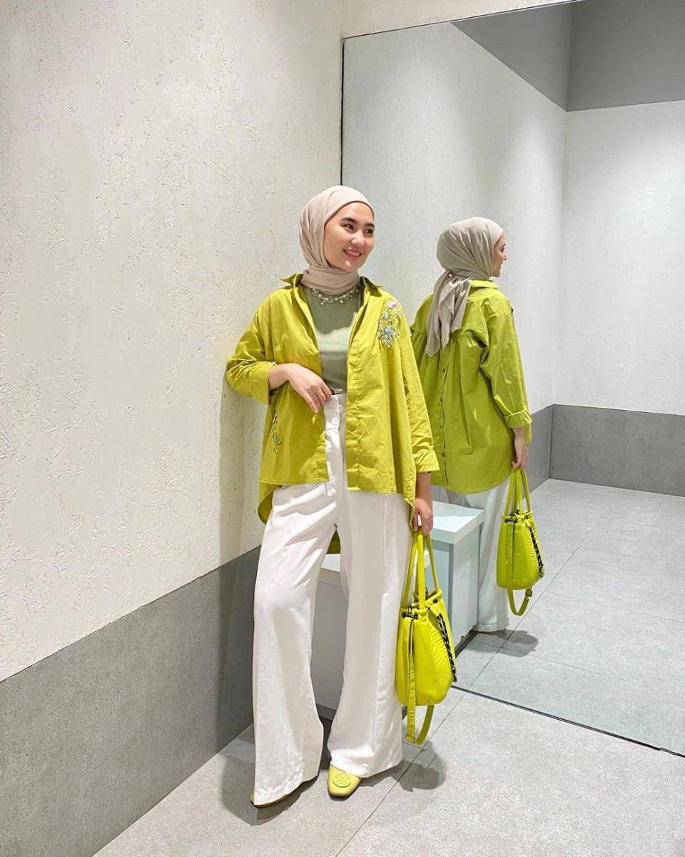 padu padan atasan kuning ala Intan Ghazella (instagram.com/intanghazll_)