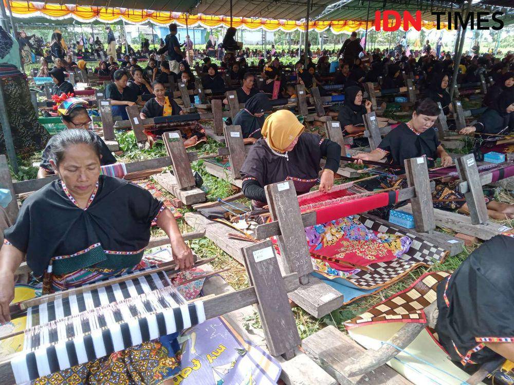 Event Begawe Jelo Nyesek di Desa Sukarara Jonggat Lombok Tengah. (IDN Times/Muhammad Nasir)
